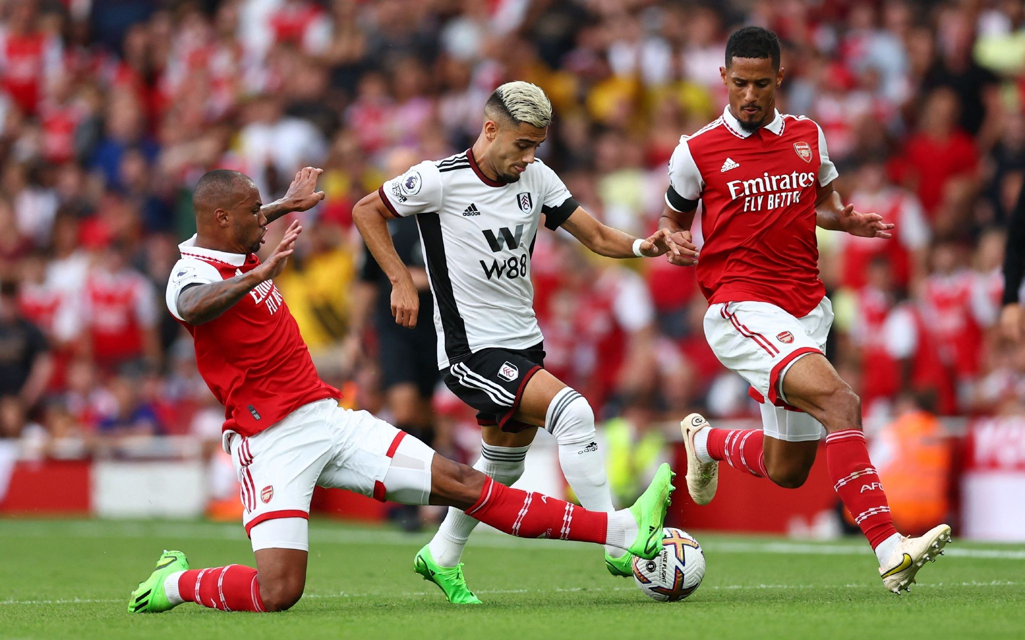 现出对足球 现出对足球