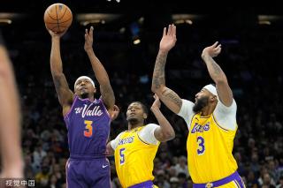 青年队中崭 青年队中崭